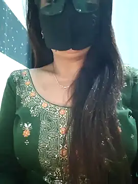 Snapshot of Aishwaryaa_69 chatting on March 6, 12:19 pm Aishwaryaa 69 online show from March 6, 12:19 pm