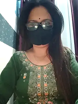 Snapshot of Aishwaryaa_69 chatting on March 12, 1:36 am Aishwaryaa 69 online show from March 12, 1:36 am