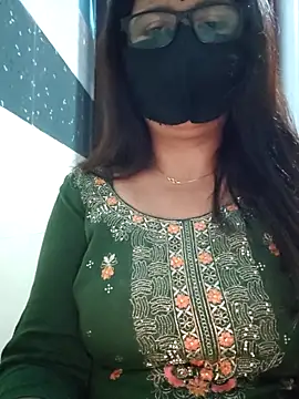Snapshot of Aishwaryaa_69 chatting on March 17, 3:47 am Aishwaryaa 69 online show from March 17, 3:47 am