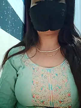 Snapshot of Aishwaryaa_69 chatting on March 20, 3:45 am Aishwaryaa 69 online show from March 20, 3:45 am