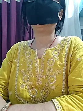 Snapshot of Aishwaryaa_69 chatting on June 19, 2:27 am Aishwaryaa 69 online show from June 19, 2:27 am