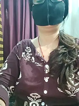 Snapshot of Aishwaryaa_69 chatting on July 1, 2:02 am Aishwaryaa 69 online show from July 1, 2:02 am