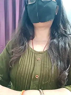 Snapshot of Aishwaryaa_69 chatting on July 2, 3:23 am Aishwaryaa 69 online show from July 2, 3:23 am