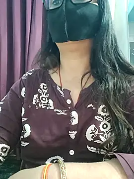 Snapshot of Aishwaryaa_69 chatting on July 8, 3:33 am Aishwaryaa 69 online show from July 8, 3:33 am