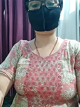 Snapshot of Aishwaryaa_69 chatting on July 13, 2:47 am Aishwaryaa 69 online show from July 13, 2:47 am