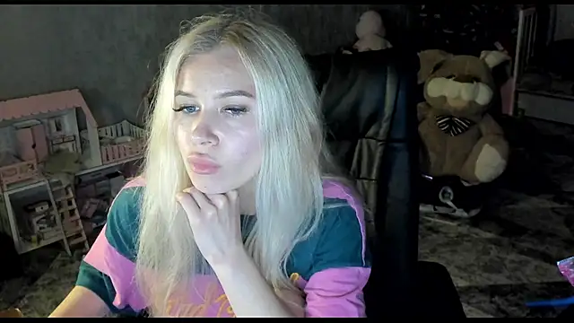 Snapshot of _NigoNika chatting on April 23, 9:17 pm NigoNika online show from April 23, 9:17 pm