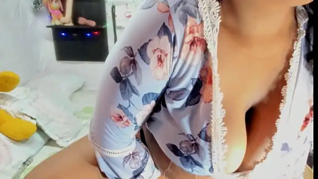 Snapshot of 2020vanessapalecia chatting on December 14, 9:45 pm 2020vanessapalecia online show from December 14, 9:45 pm
