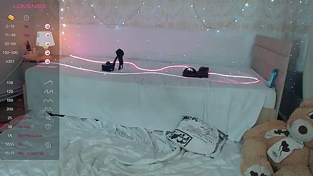 Snapshot of Alice_here chatting on February 27, 11:15 pm Alice here online show from February 27, 11:15 pm