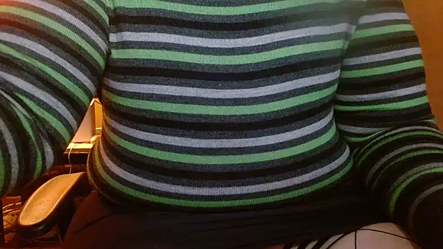 Snapshot of cosmicjones chatting on December 12, 9:48 pm cosmicjones online show from December 12, 9:48 pm