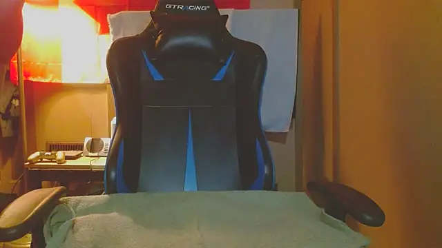 Snapshot of cosmicjones chatting on February 18, 7:43 am cosmicjones online show from February 18, 7:43 am