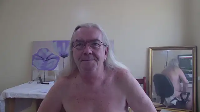 Snapshot of john_little_one1 chatting on April 20, 3:04 pm john little one1 online show from April 20, 3:04 pm
