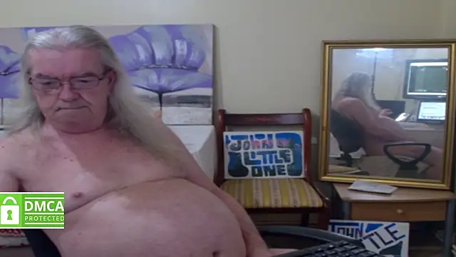 Snapshot of john_little_one1 chatting on April 24, 7:49 pm john little one1 online show from April 24, 7:49 pm