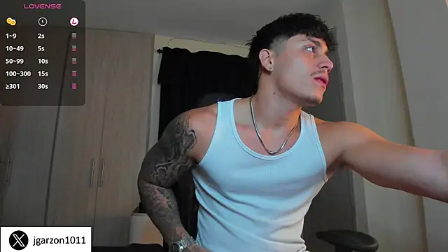 Snapshot of _joansoto chatting on February 8, 1:33 pm  joansoto online show from February 8, 1:33 pm