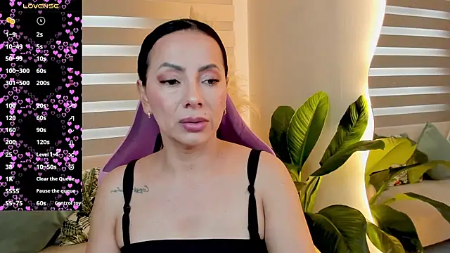 Snapshot of veronika_naughty chatting on February 18, 2:13 pm veronika naughty online show from February 18, 2:13 pm