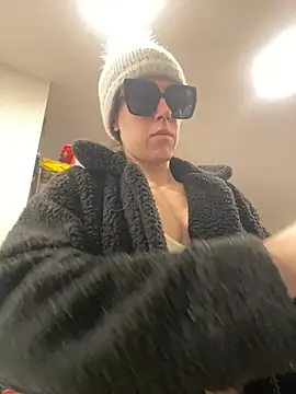 mrs  unknown online show from February 25, 4:27 pm