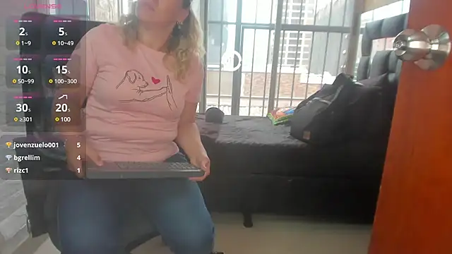 Snapshot of charlotte__G chatting on February 4, 6:49 pm charlotte G online show from February 4, 6:49 pm