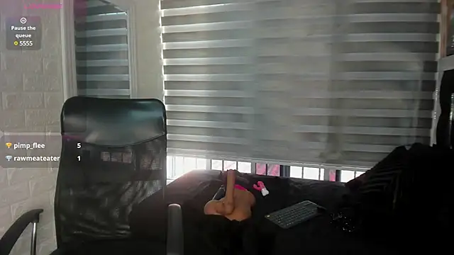 Snapshot of charlotte__G chatting on February 12, 4:33 pm charlotte G online show from February 12, 4:33 pm
