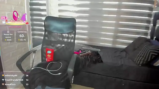 Snapshot of charlotte__G chatting on March 11, 12:28 pm charlotte G online show from March 11, 12:28 pm