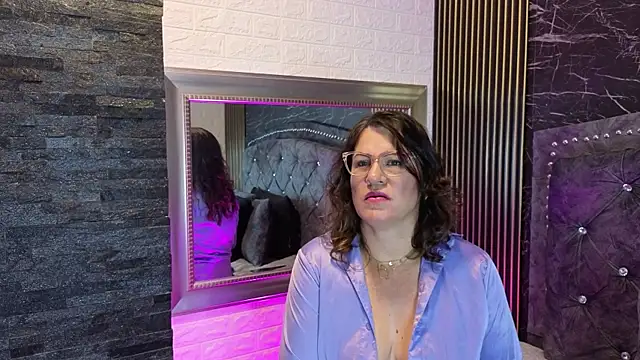 charlotte  G online show from March 4, 11:27 am