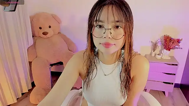 Snapshot of Lovely_celestte chatting on June 26, 8:02 pm Lovely celestte online show from June 26, 8:02 pm