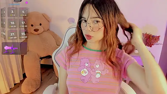 Snapshot of Lovely_celestte chatting on July 2, 8:15 pm Lovely celestte online show from July 2, 8:15 pm