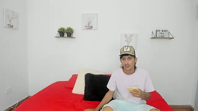 Snapshot of Zamu_1992 chatting on February 15, 2:26 am Zamu 1992 online show from February 15, 2:26 am