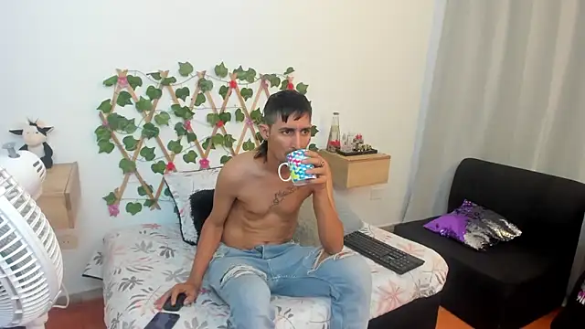 Snapshot of Zamu_1992 chatting on February 28, 3:15 am Zamu 1992 online show from February 28, 3:15 am