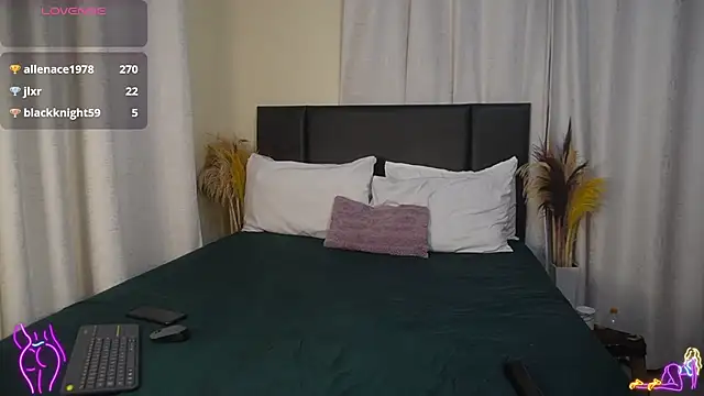 Snapshot of _Watuluv_ chatting on March 16, 10:20 pm  Watuluv  online show from March 16, 10:20 pm