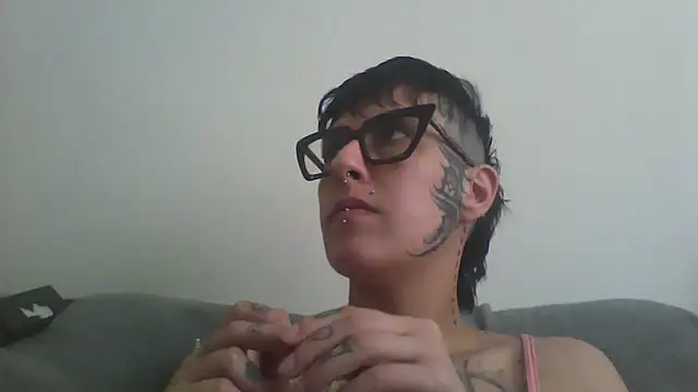 Snapshot of nickfxx chatting on December 21, 4:25 pm nickfxx online show from December 21, 4:25 pm