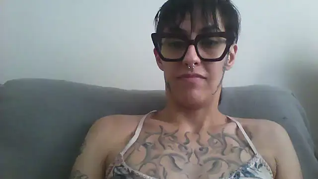 Snapshot of nickfxx chatting on April 4, 6:38 pm nickfxx online show from April 4, 6:38 pm