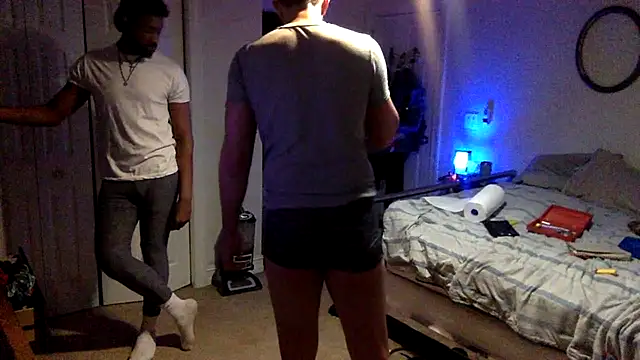 Snapshot of TheOnlyTwinTowers chatting on February 17, 7:47 am TheOnlyTwinTowers online show from February 17, 7:47 am