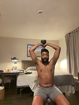 Snapshot of TheOnlyTwinTowers chatting on February 14, 7:49 am TheOnlyTwinTowers online show from February 14, 7:49 am