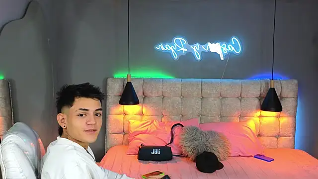 Paradise boy s online show from December 9, 11:24 pm