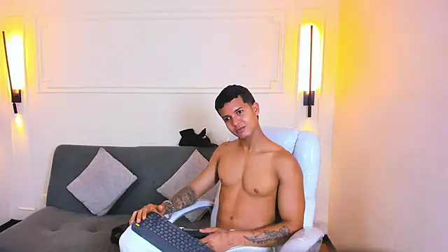 Paradise boy s online show from April 13, 7:52 pm