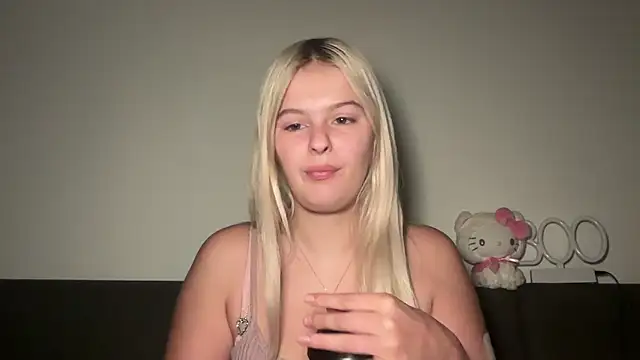 Snapshot of Allylove03 chatting on June 15, 3:20 am Allylove03 online show from June 15, 3:20 am
