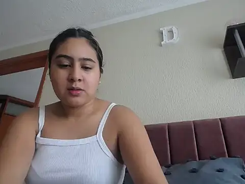 Snapshot of Miabonnett_ chatting on February 17, 2:57 pm Miabonnett online show from February 17, 2:57 pm