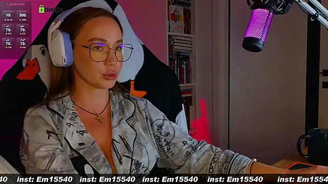 Snapshot of Emili1- chatting on January 15, 4:00 pm Emili1- online show from January 15, 4:00 pm