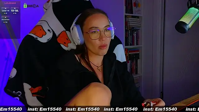 Snapshot of Emili1- chatting on January 17, 2:28 pm Emili1- online show from January 17, 2:28 pm