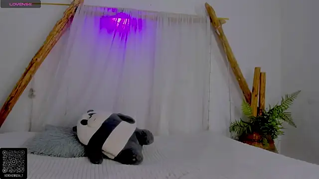 Snapshot of _RedMoon chatting on May 14, 9:21 pm RedMoon online show from May 14, 9:21 pm