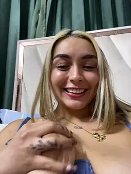 Snapshot of emma_oxford chatting on February 7, 5:52 am emma oxford online show from February 7, 5:52 am