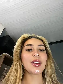 Snapshot of emma_oxford chatting on February 26, 5:42 am emma oxford online show from February 26, 5:42 am