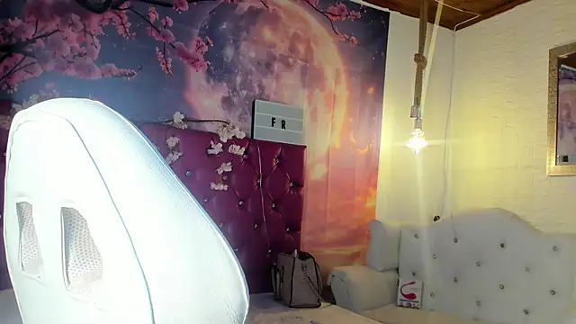 Snapshot of emma_oxford chatting on March 1, 11:26 pm emma oxford online show from March 1, 11:26 pm