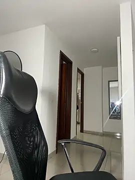 Snapshot of emma_oxford chatting on February 10, 12:15 am emma oxford online show from February 10, 12:15 am