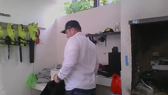 Snapshot of DirtyRcride chatting on December 6, 9:24 pm DirtyRcride online show from December 6, 9:24 pm