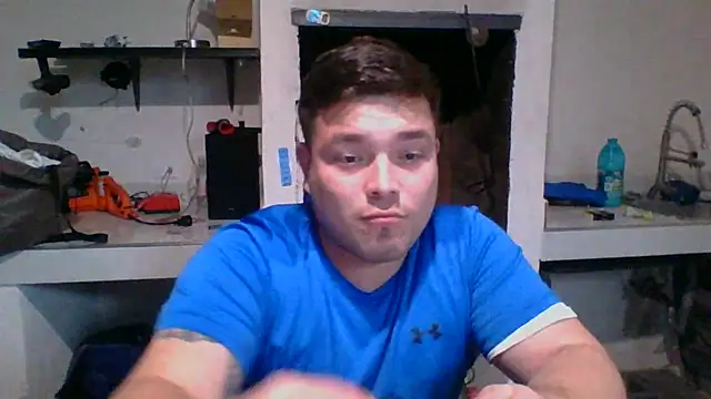 Snapshot of DirtyRcride chatting on December 18, 5:26 am DirtyRcride online show from December 18, 5:26 am