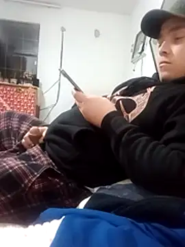 Snapshot of DirtyRcride chatting on December 21, 8:39 am DirtyRcride online show from December 21, 8:39 am