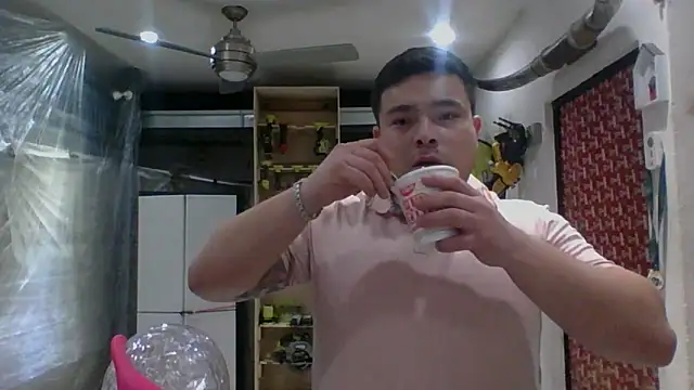 Snapshot of DirtyRcride chatting on December 23, 5:49 am DirtyRcride online show from December 23, 5:49 am