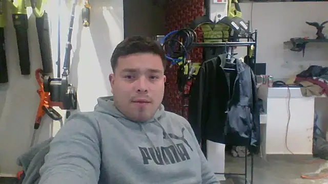 Snapshot of DirtyRcride chatting on December 29, 4:38 am DirtyRcride online show from December 29, 4:38 am