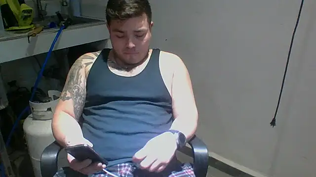 Snapshot of DirtyRcride chatting on January 29, 6:12 am DirtyRcride online show from January 29, 6:12 am