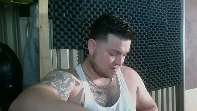 Snapshot of DirtyRcride chatting on February 27, 7:34 am DirtyRcride online show from February 27, 7:34 am